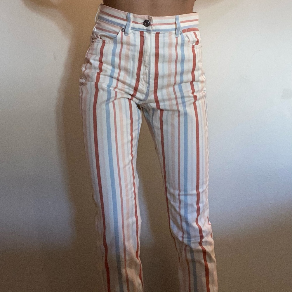 NWOT AMERICAN EAGLE MOM JEANS